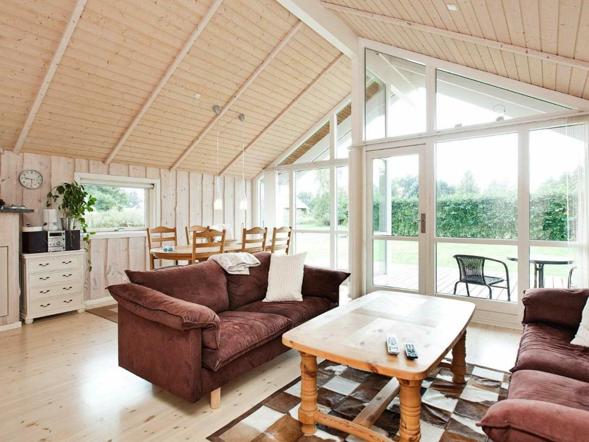 Three-Bedroom Holiday Home In Rodby 38 Kramnitse Exterior foto