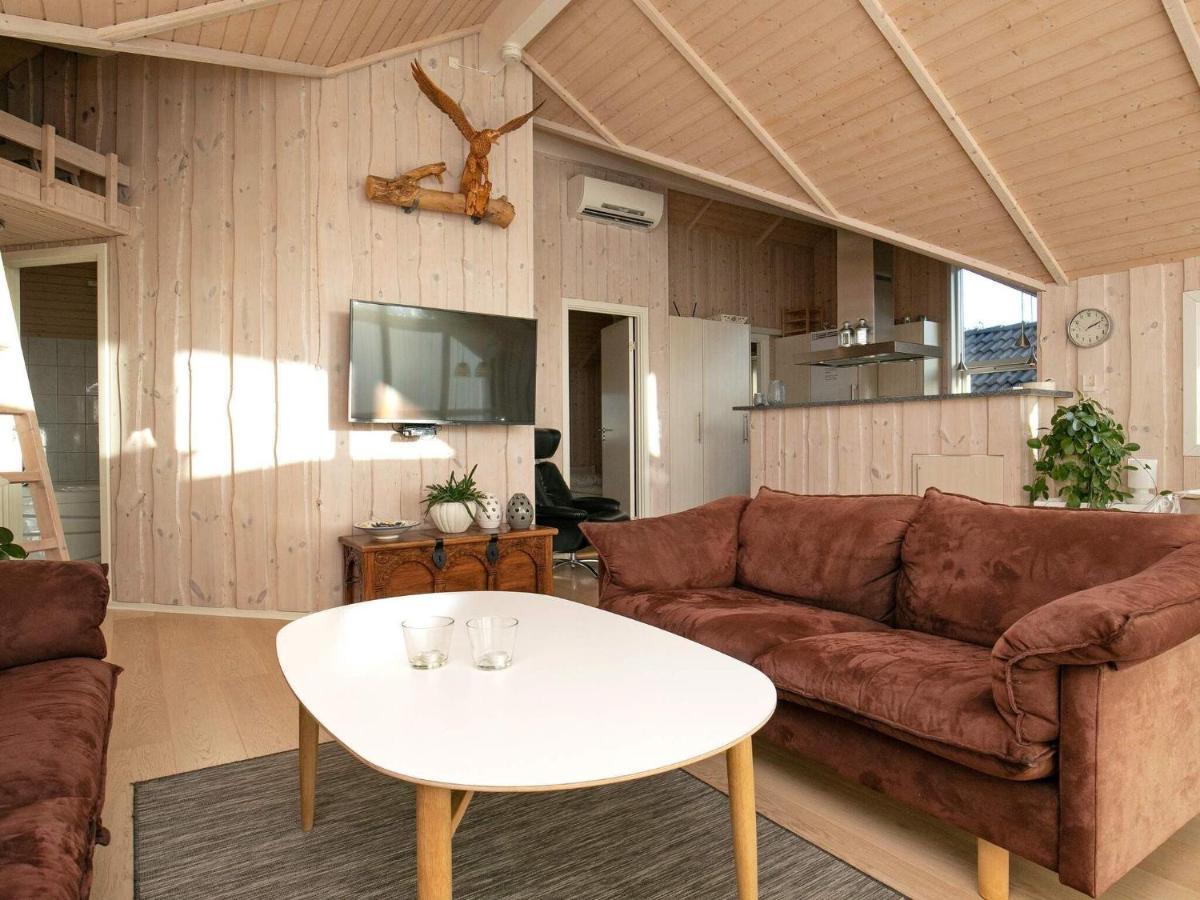 Three-Bedroom Holiday Home In Rodby 38 Kramnitse Exterior foto
